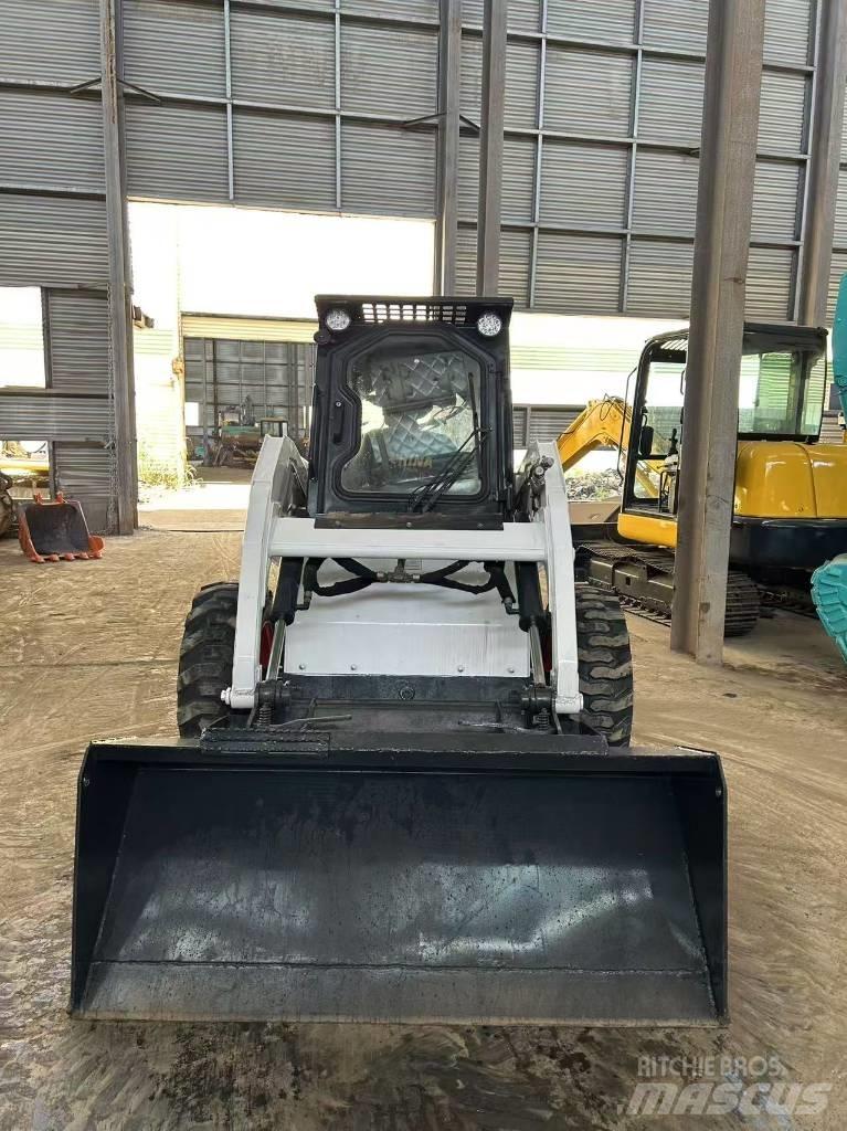 Bobcat S130 Skid steer mini nakladalci