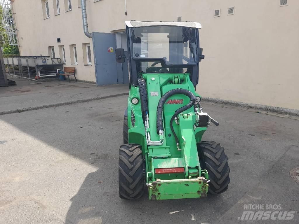 Avant 528 ROPS Drugo