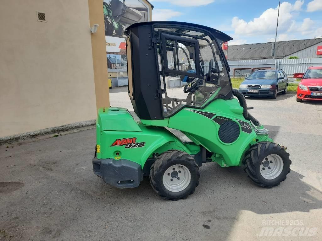 Avant 528 ROPS Drugo