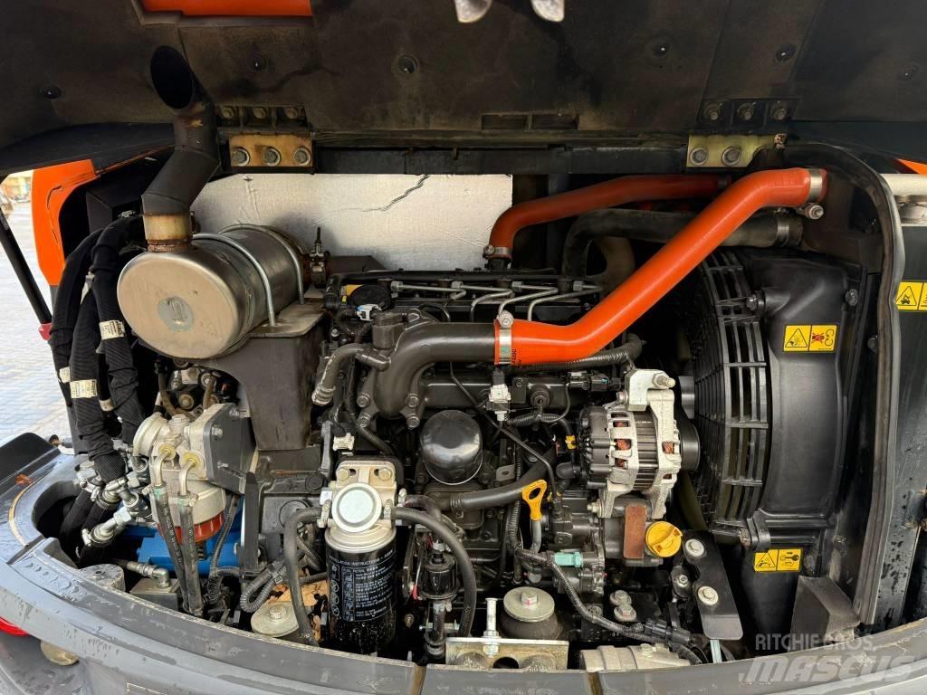 Doosan DX 57 W Bagri na kolesih