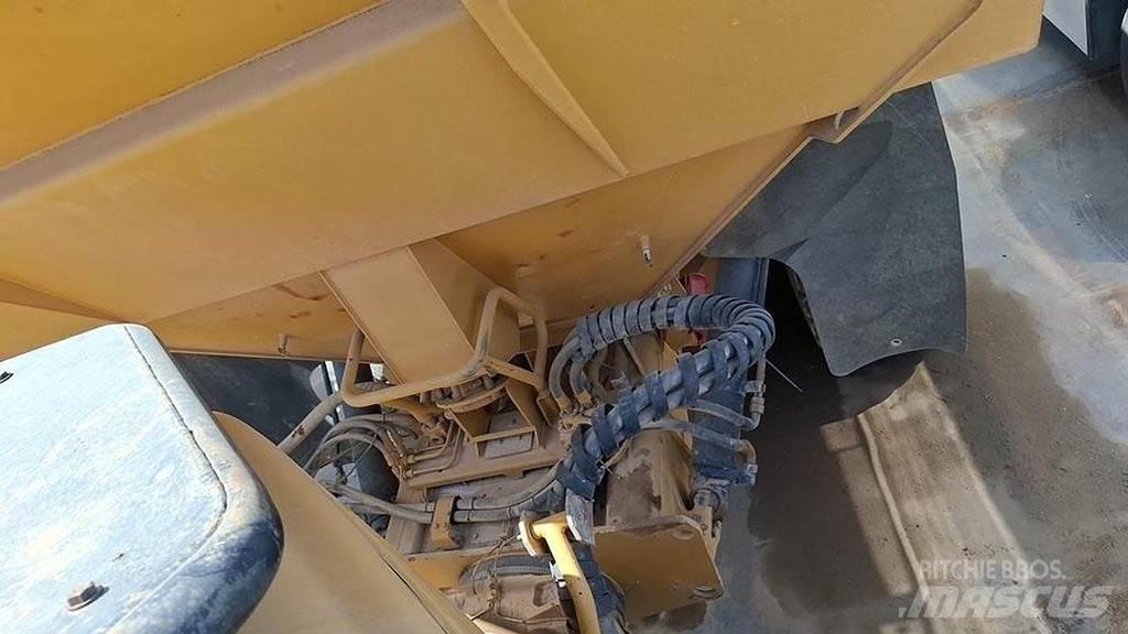 CAT 740 Drugi tovornjaki
