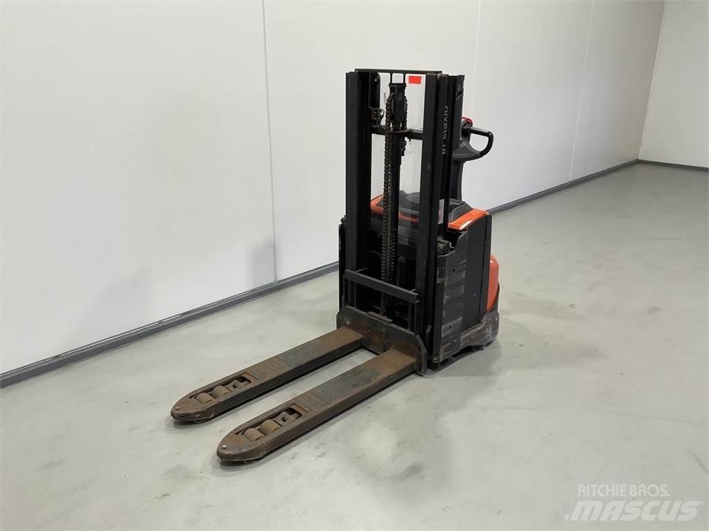Toyota SWE200D Samopogonski ročni viličarji