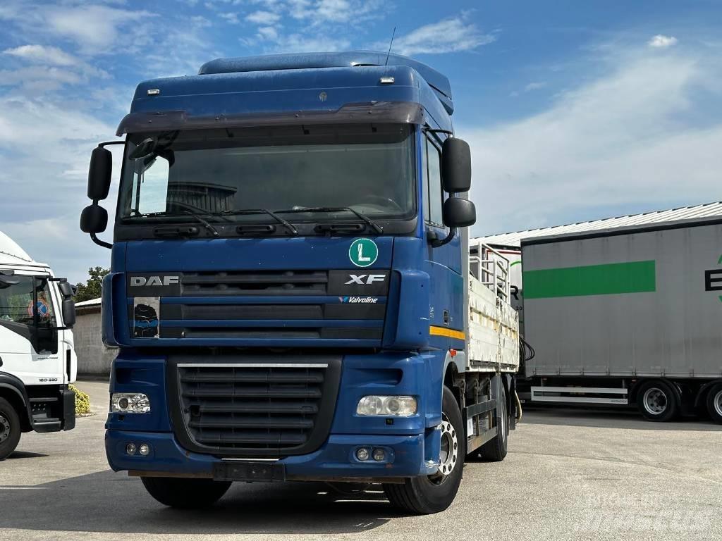 DAF XF 105.460 Tovornjaki z žerjavom