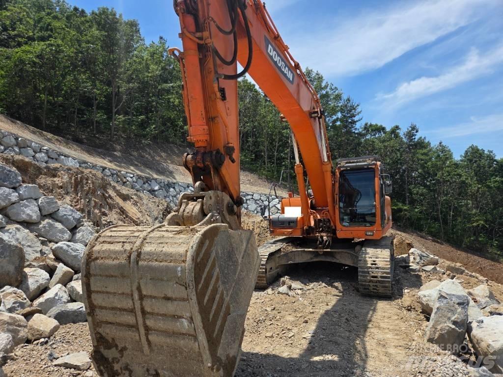 Doosan DX 300 LCA Bagri goseničarji