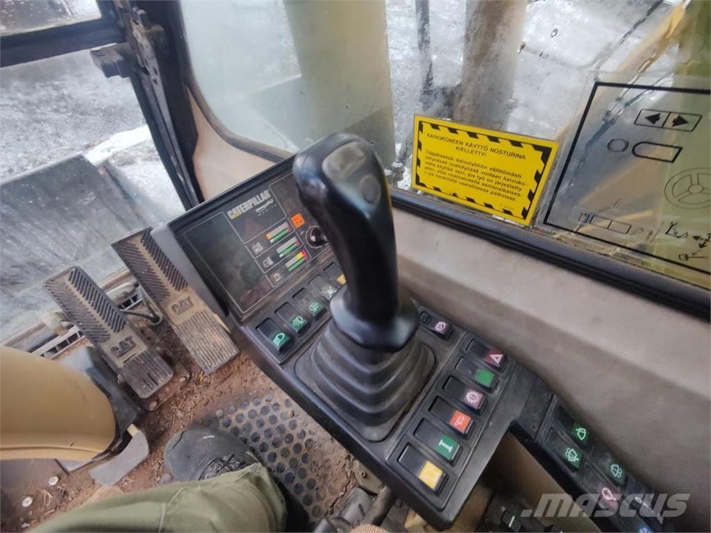 CAT M315 Bagri na kolesih