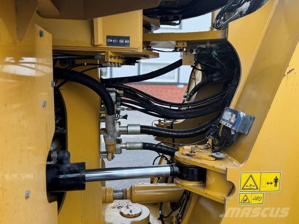 CAT 980 M Kolesni nakladalci