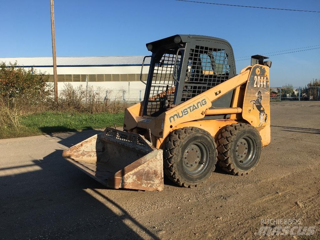 Mustang 2040 Skid steer mini nakladalci