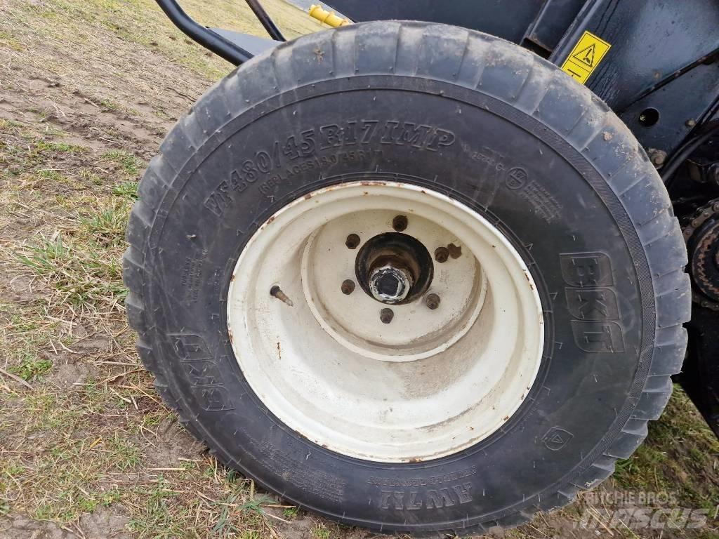 New Holland BR 750 Balirke (okrogle bale)