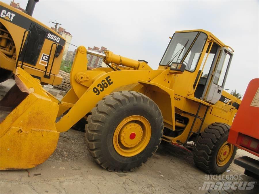 CAT 936 E Kolesni nakladalci