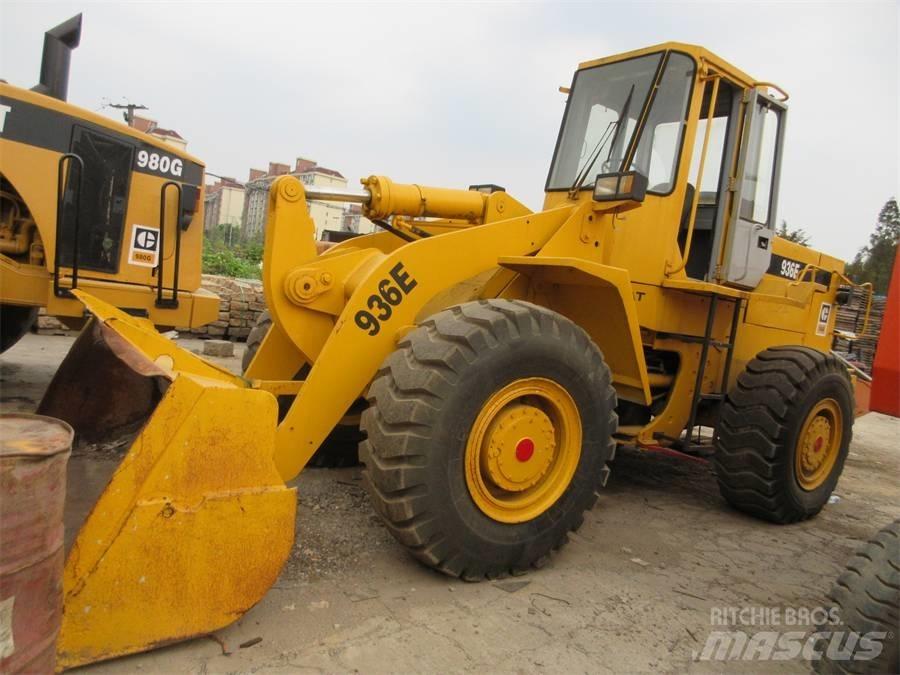 CAT 936 E Kolesni nakladalci