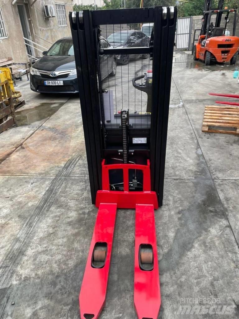 Hyster S 1.2 Ročni električni viličar
