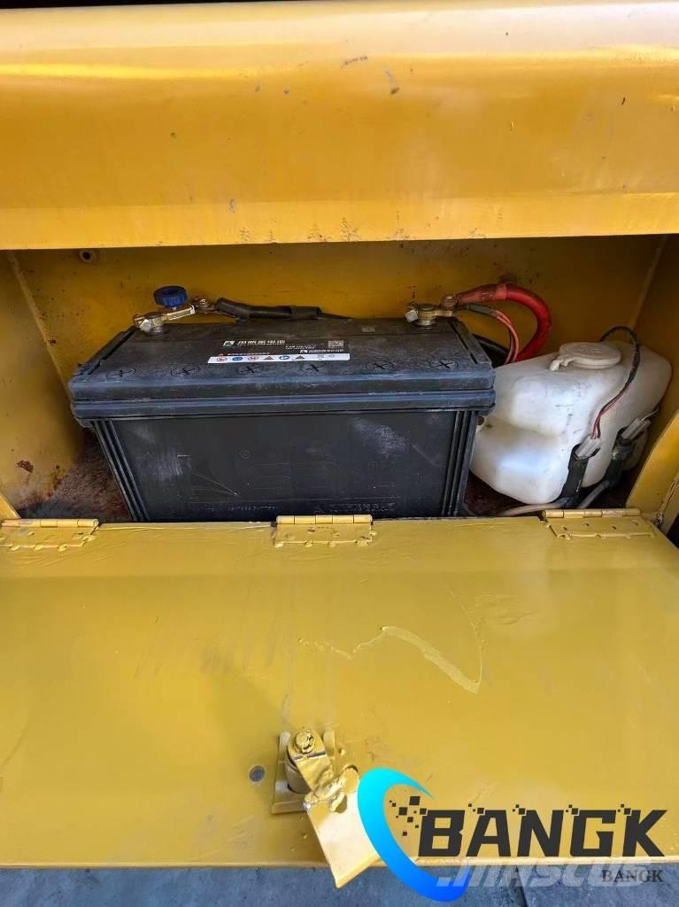 CAT 420 F Bagri na kolesih