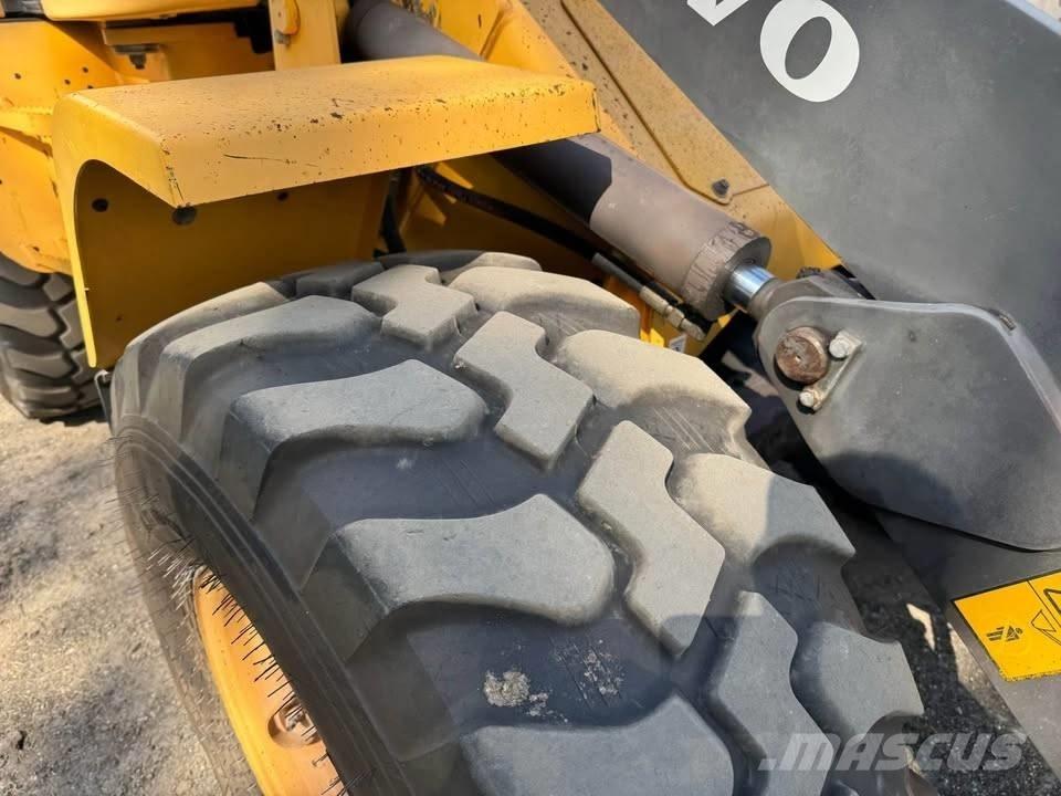 Volvo L 30 G Kolesni nakladalci