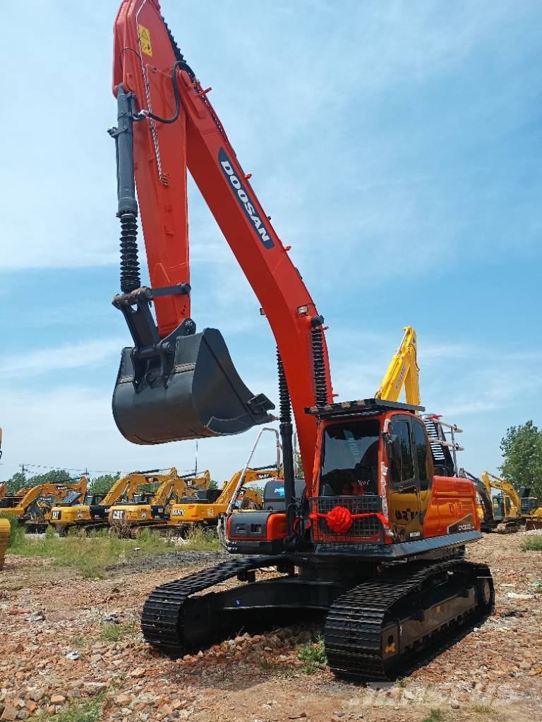 Doosan DX 300 Bagri goseničarji