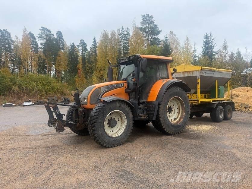 Valtra N142 Traktorji
