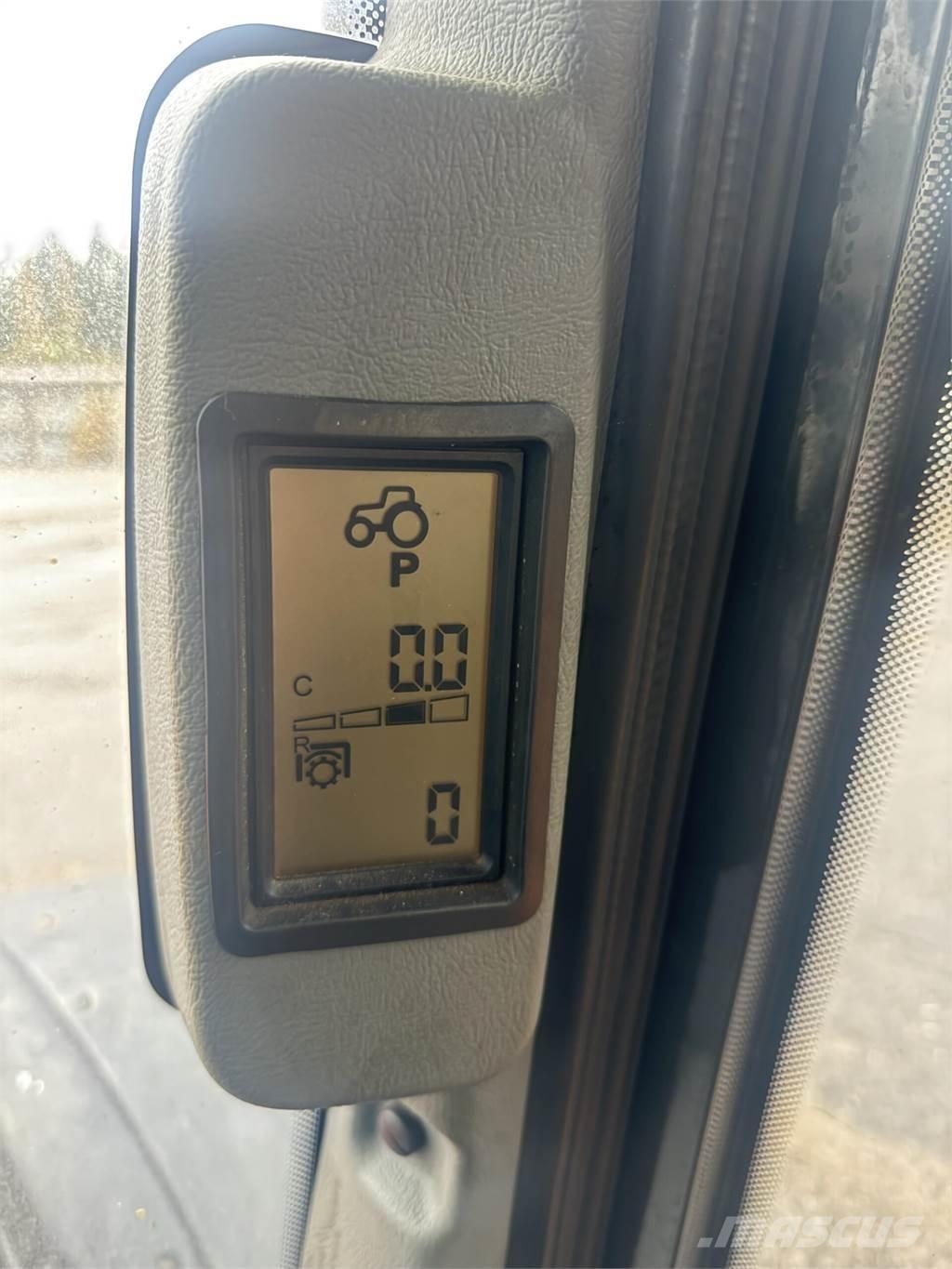 Valtra N142 Traktorji