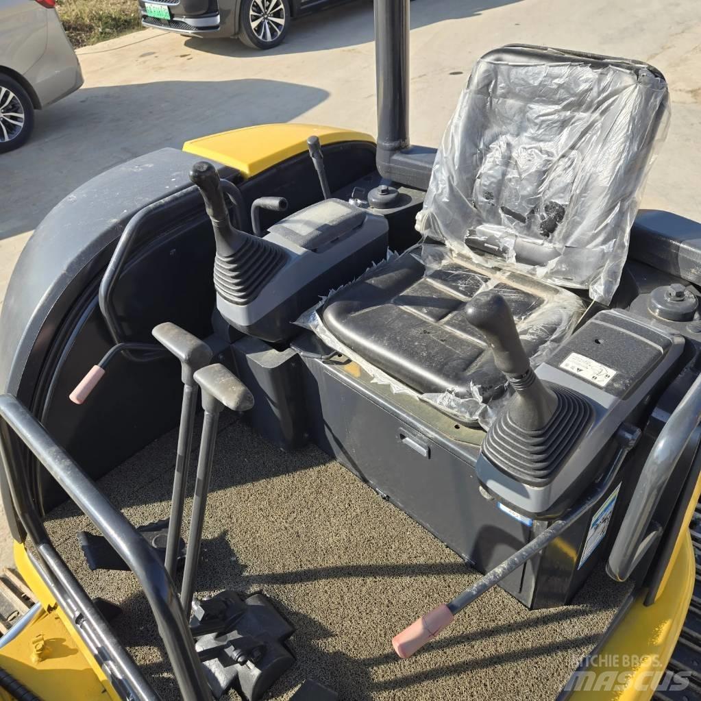 Komatsu PC 35 Mini bagri <7t