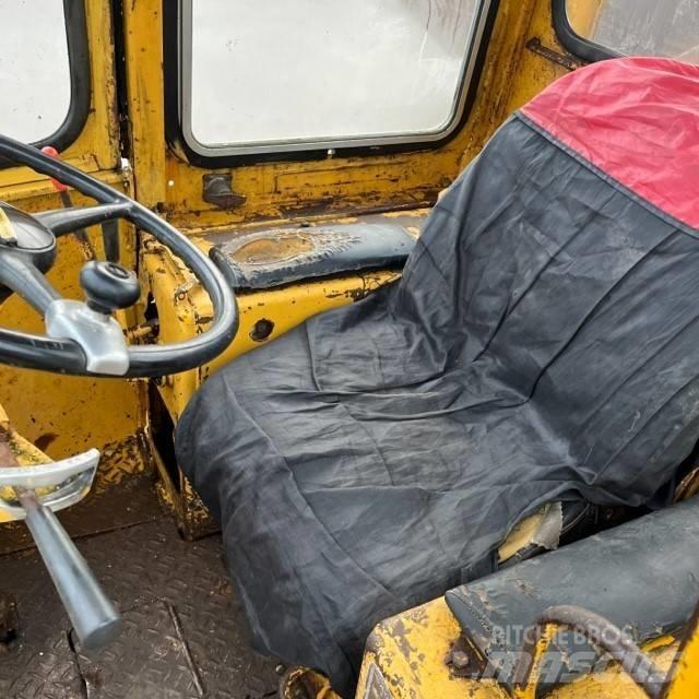 CAT 910 Kolesni nakladalci
