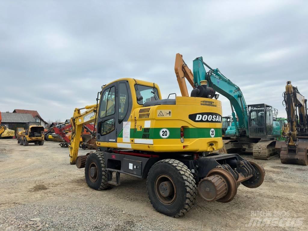 Doosan DX 160 WR Bagri na kolesih