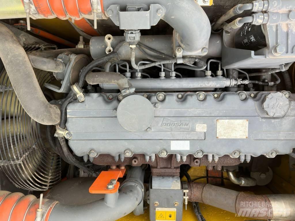 Doosan DX 160 WR Bagri na kolesih