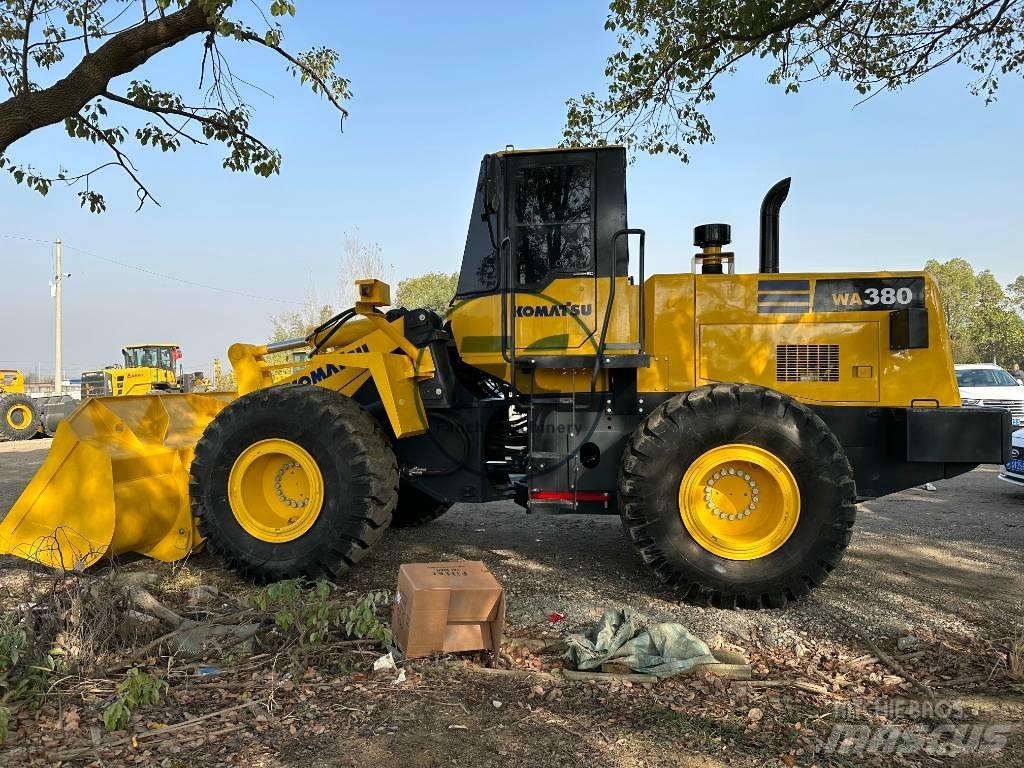 Komatsu WA 380 Kolesni nakladalci