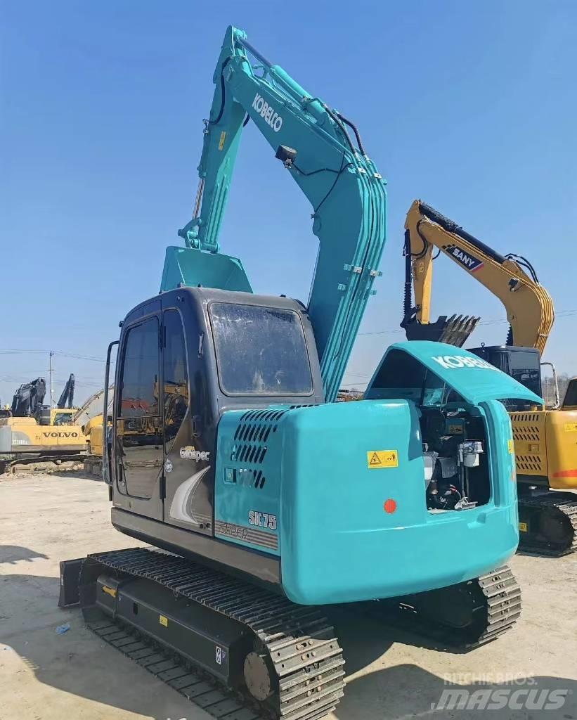 Kobelco SK 75 Bagri goseničarji