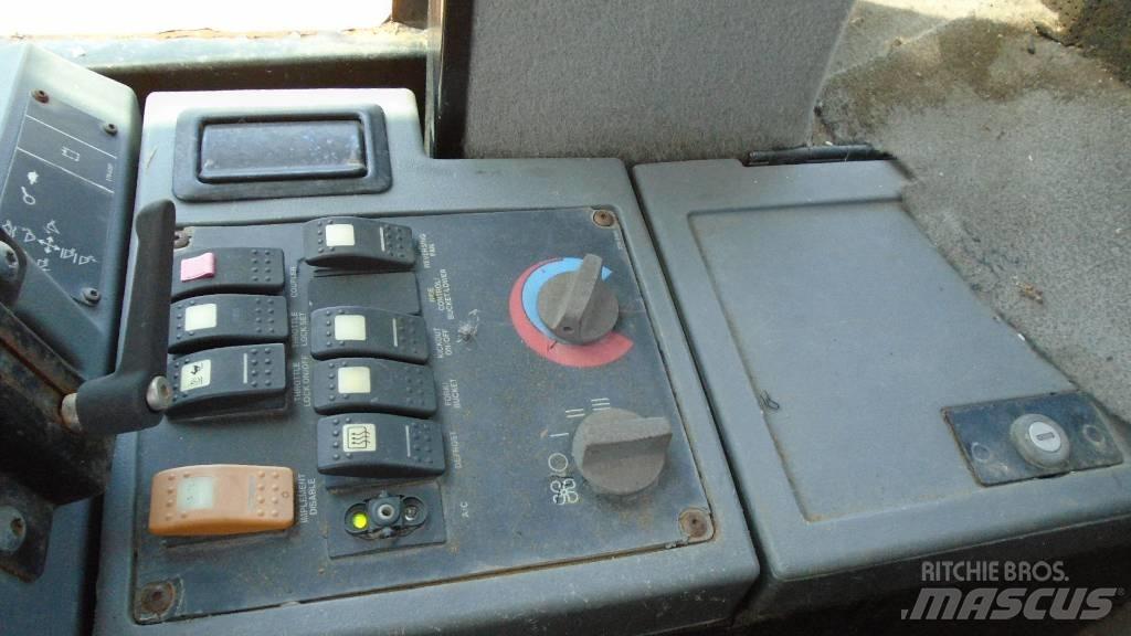CAT 924 G HL Kolesni nakladalci