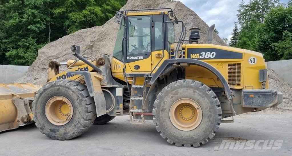 Komatsu WA 380 Kolesni nakladalci