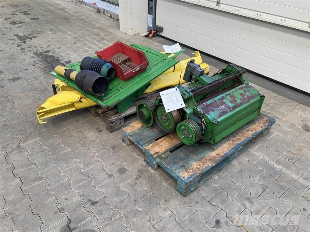 John Deere 8300 Stroji za krmo na lastni pogon