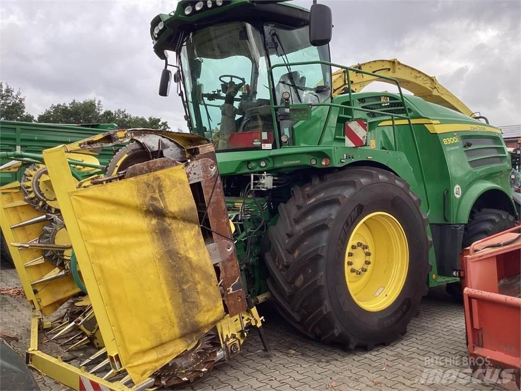 John Deere 8300 Stroji za krmo na lastni pogon