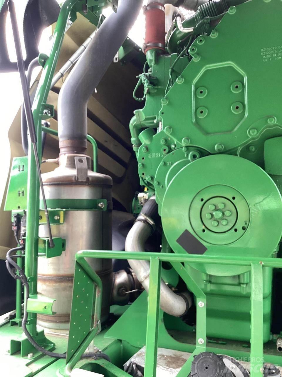 John Deere 8300 Stroji za krmo na lastni pogon