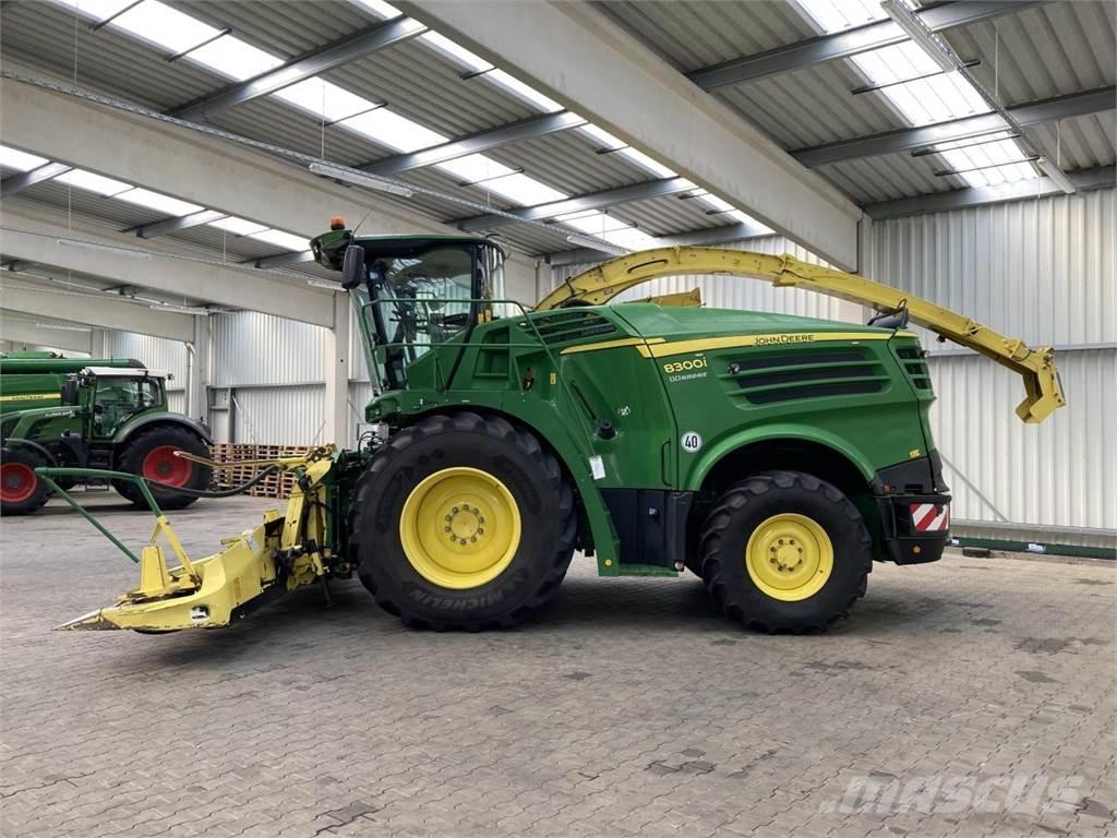 John Deere 8300 Stroji za krmo na lastni pogon