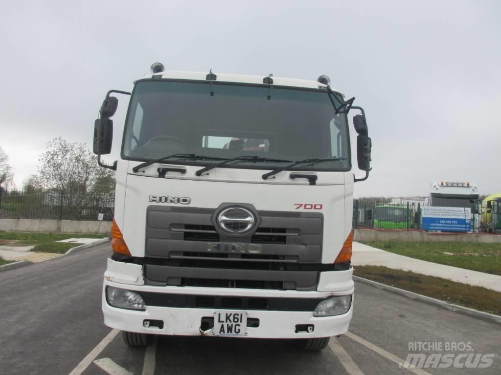 Hino 700 Tovornjaki z žerjavom