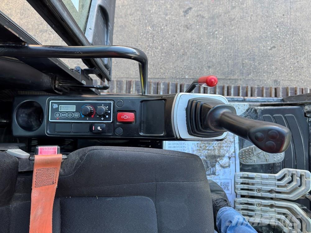 JCB JS130LC Bagri goseničarji