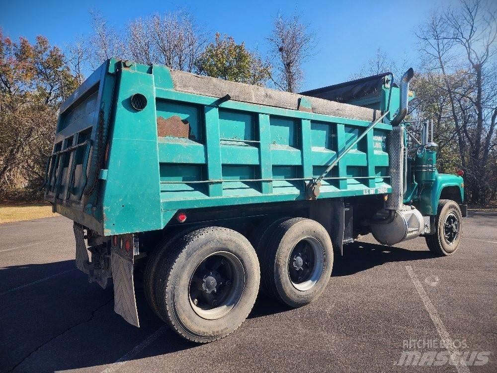 Mack 690S Kiper tovornjaki