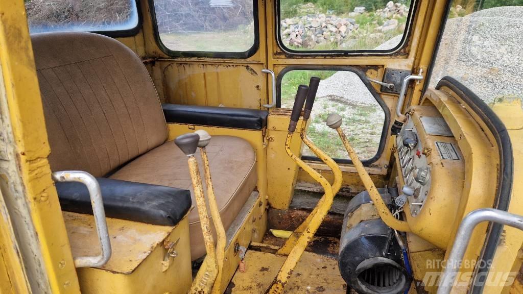 CAT D 4 D Buldožerji goseničarji
