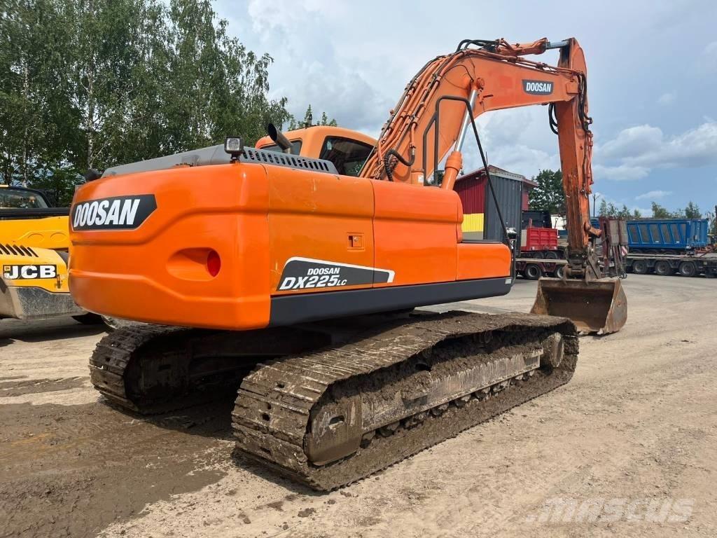 Doosan DX 225 LC Bagri goseničarji
