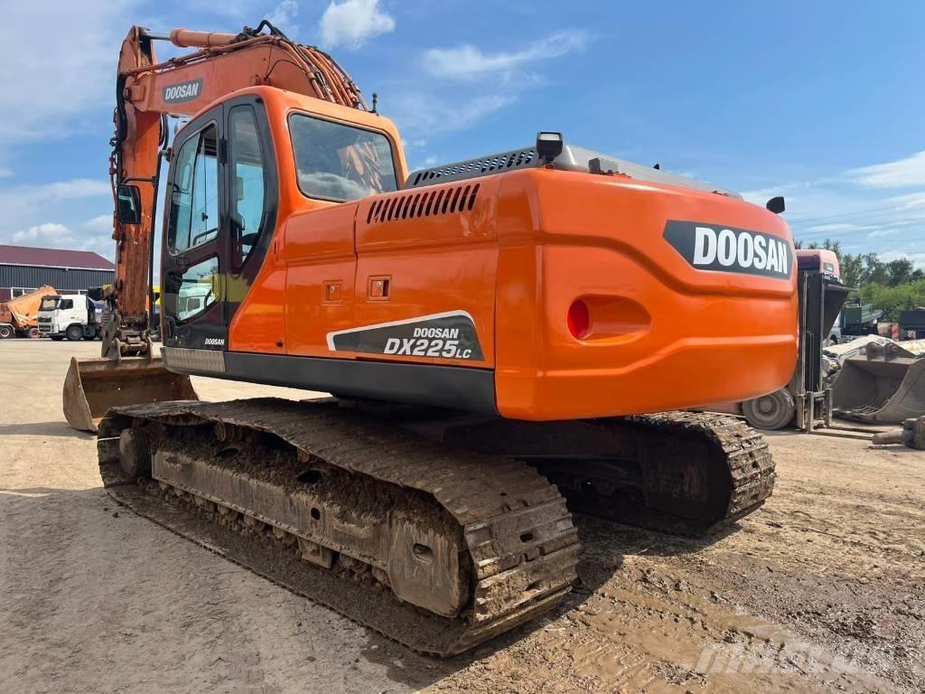 Doosan DX 225 LC Bagri goseničarji
