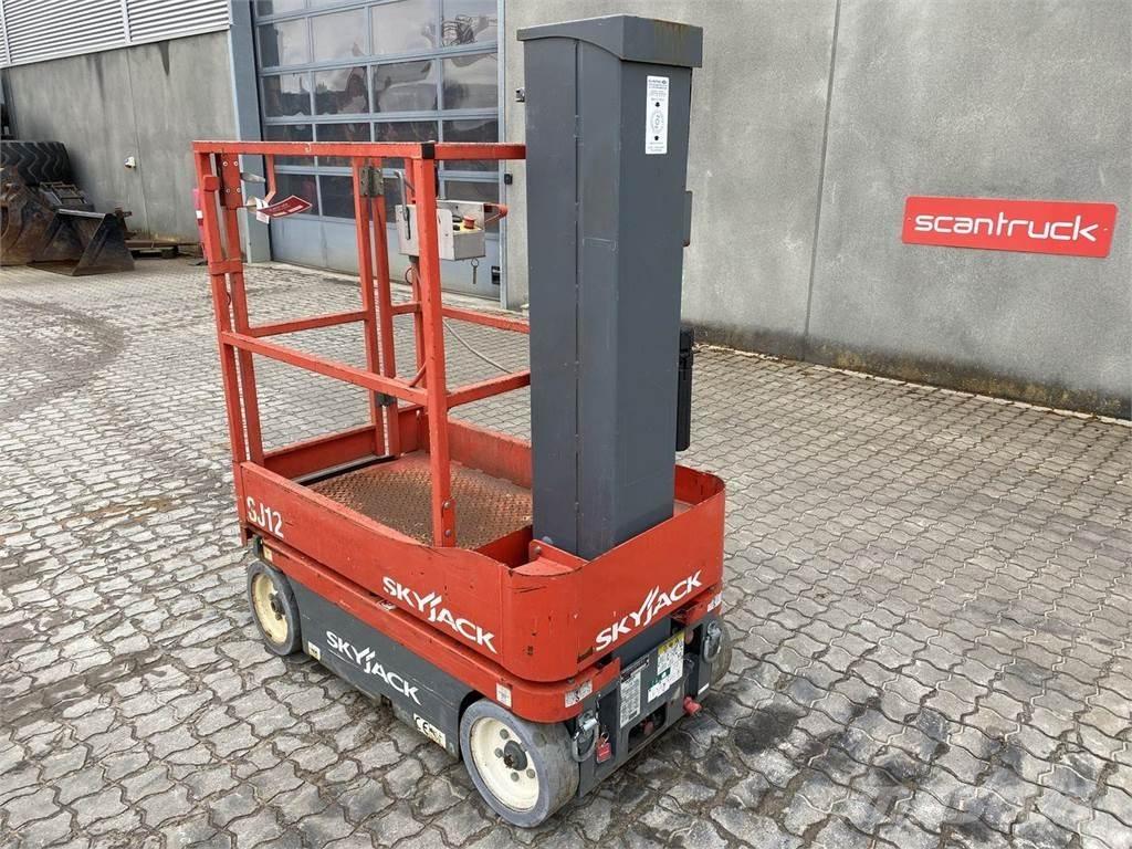 SkyJack SJ12 Vertikalna dvigala