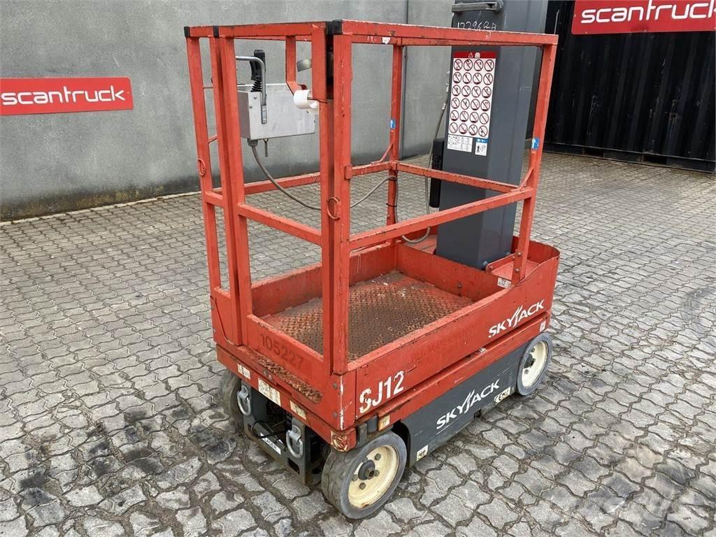 SkyJack SJ12 Vertikalna dvigala