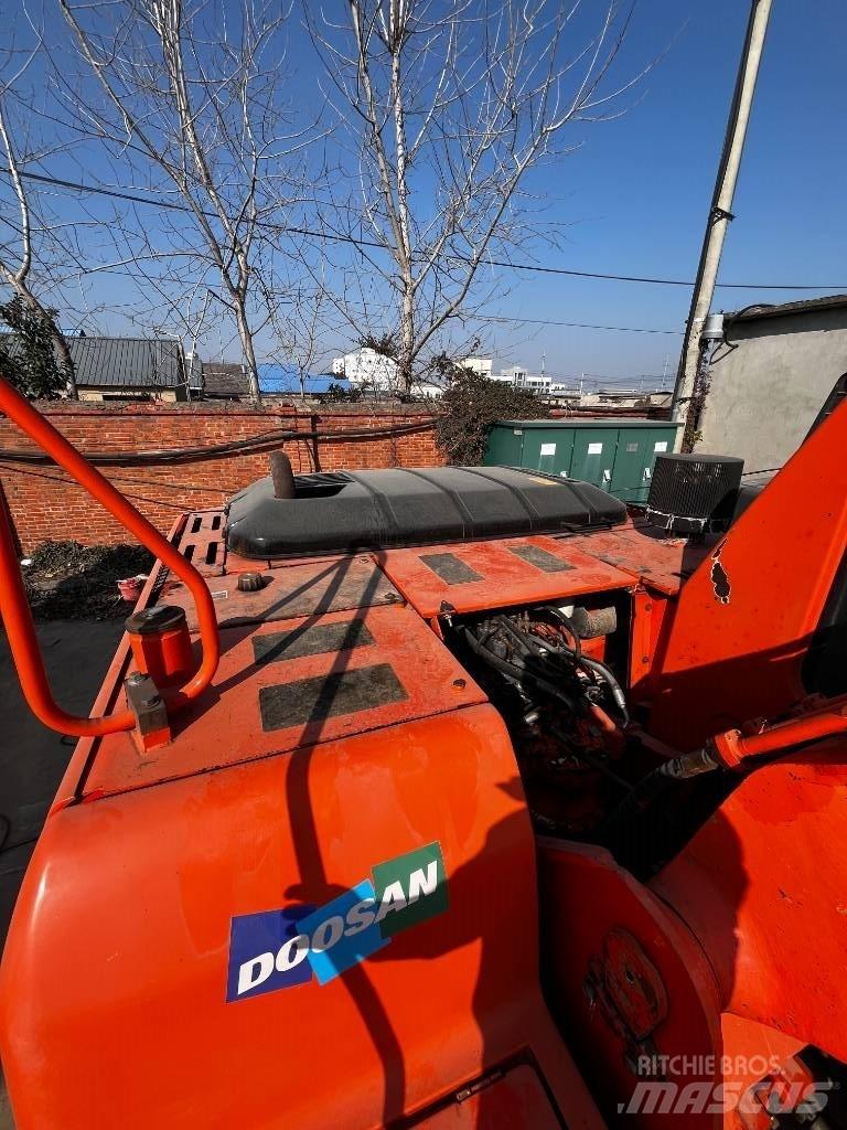 Doosan DH 225 LC-7 Bagri goseničarji