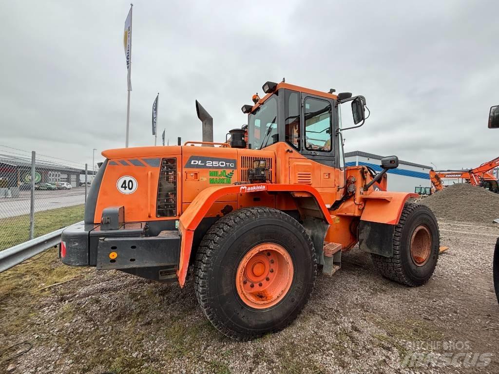 Doosan DL 250Z Kolesni nakladalci