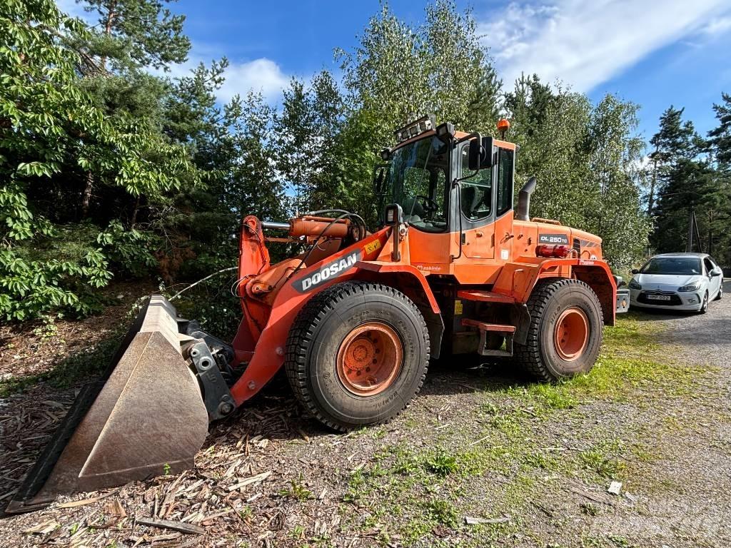 Doosan DL 250Z Kolesni nakladalci