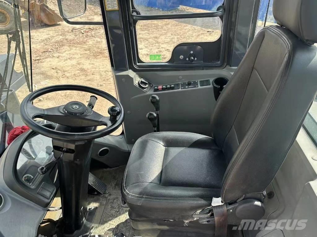 XCMG LW 300 FV Kolesni nakladalci
