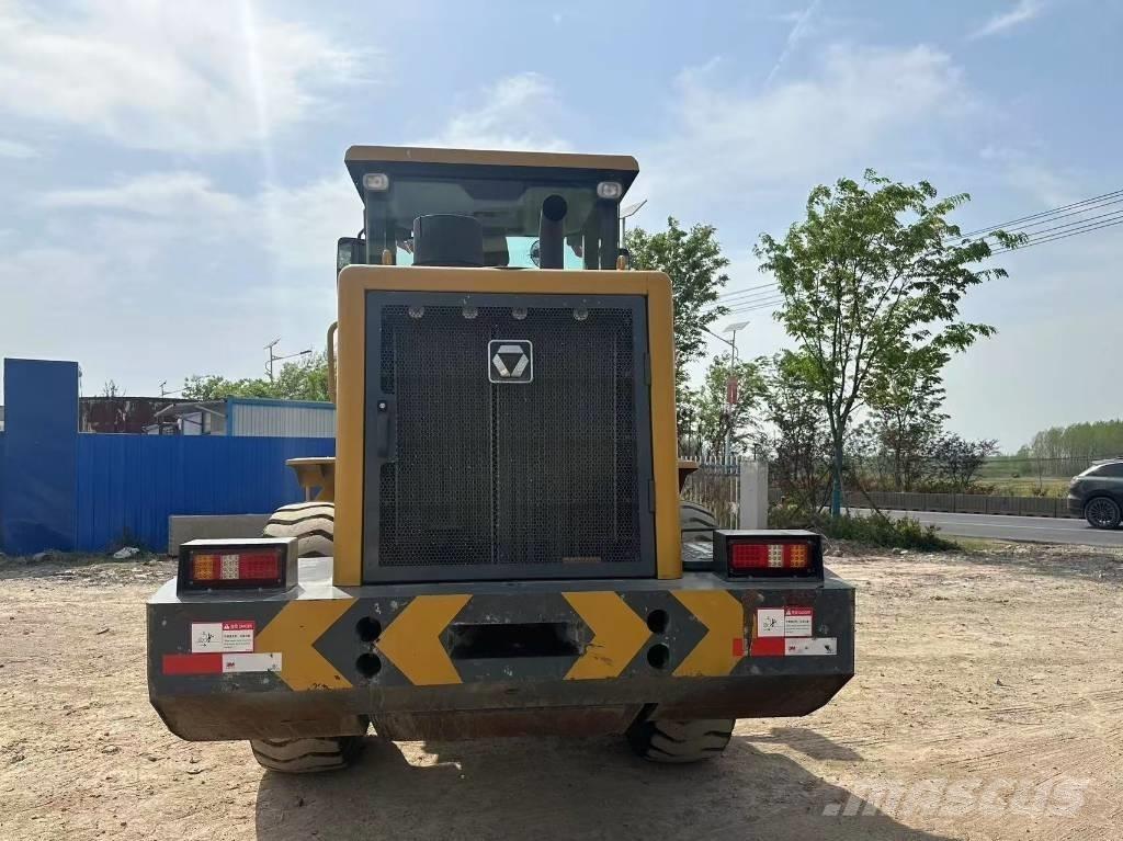 XCMG LW 300 FV Kolesni nakladalci