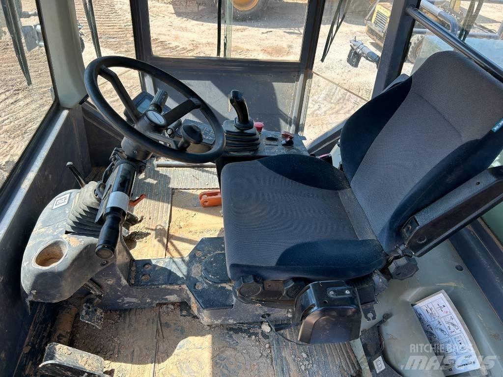 Dynapac CT 3000 Kompaktorji tal