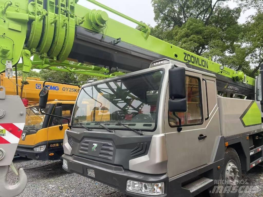 Zoomlion 25 ton Rabljeni žerjavi za vsak teren