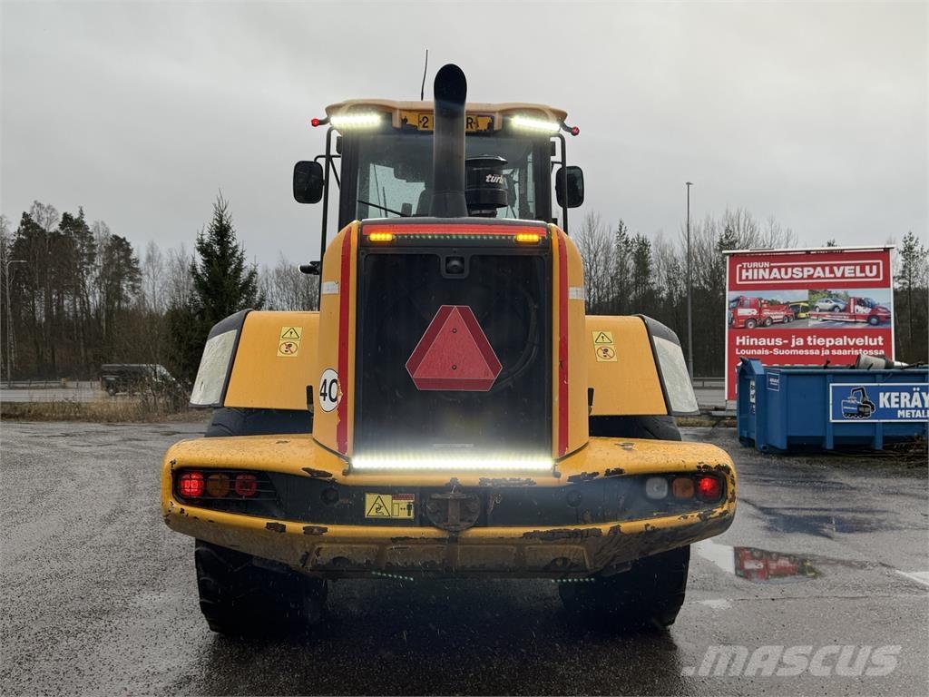 JCB 457 HT Kolesni nakladalci