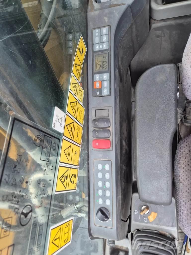 CAT M 318 F Bagri na kolesih