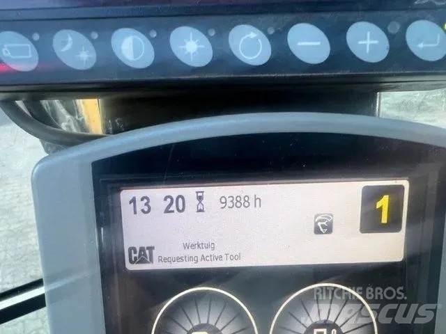CAT M 318 F Bagri na kolesih